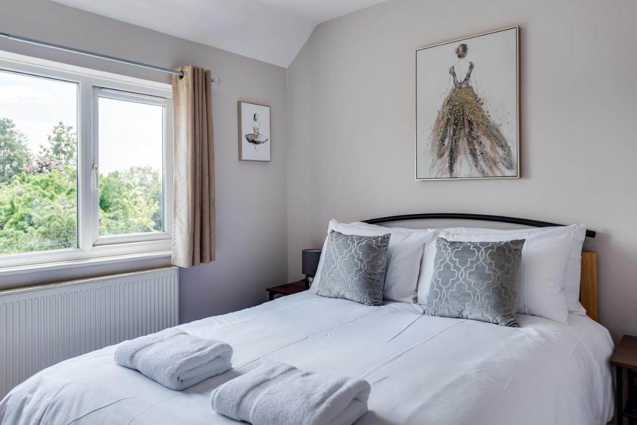 Holiday home The Abode - 3-bedroom House - Large Garden & Free Parking *