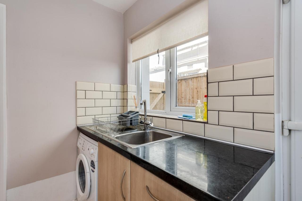 The Abode - 3-bedroom House - Large Garden & Free Parking Holiday home