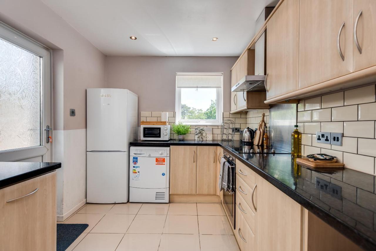 The Abode - 3-bedroom House - Large Garden & Free Parking *