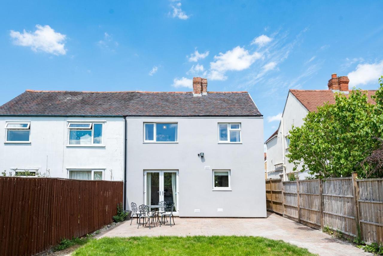 The Abode - 3-bedroom House - Large Garden & Free Parking *