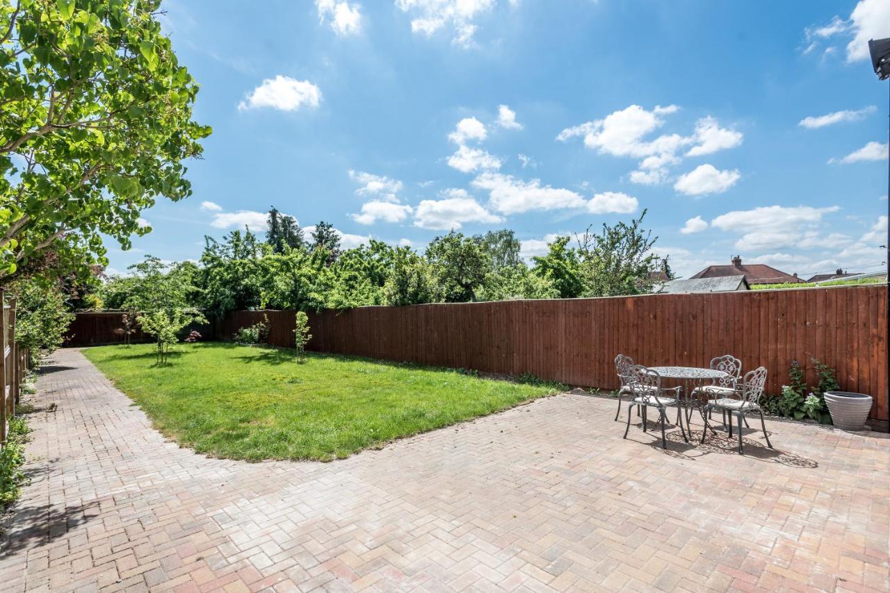 Holiday home The Abode - 3-bedroom House - Large Garden & Free Parking *